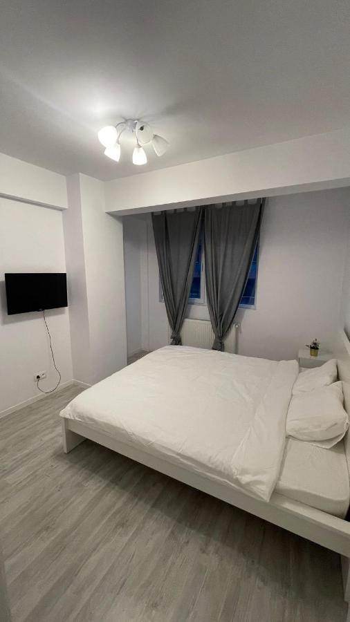 Santorini Residence Apartment Otopeni Exteriér fotografie